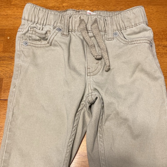 Levi's Boys Size 5 Reg 4-5 Years Tan Khaki Joggers Elastic Waist Pants Cuffed - Picture 2 of 9